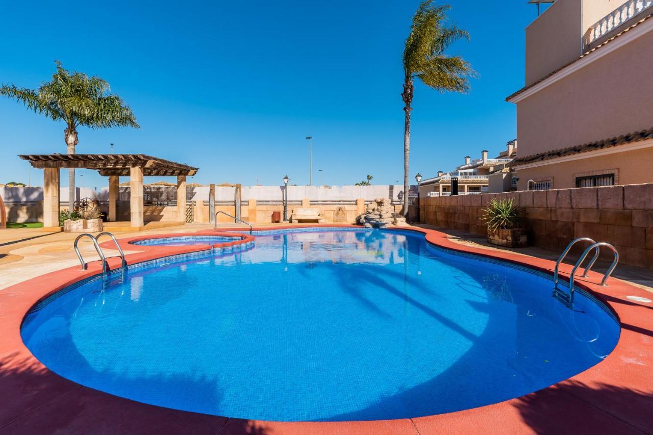 Bungalow La Zenia Cerca De La Playa Orihuela Dış mekan fotoğraf