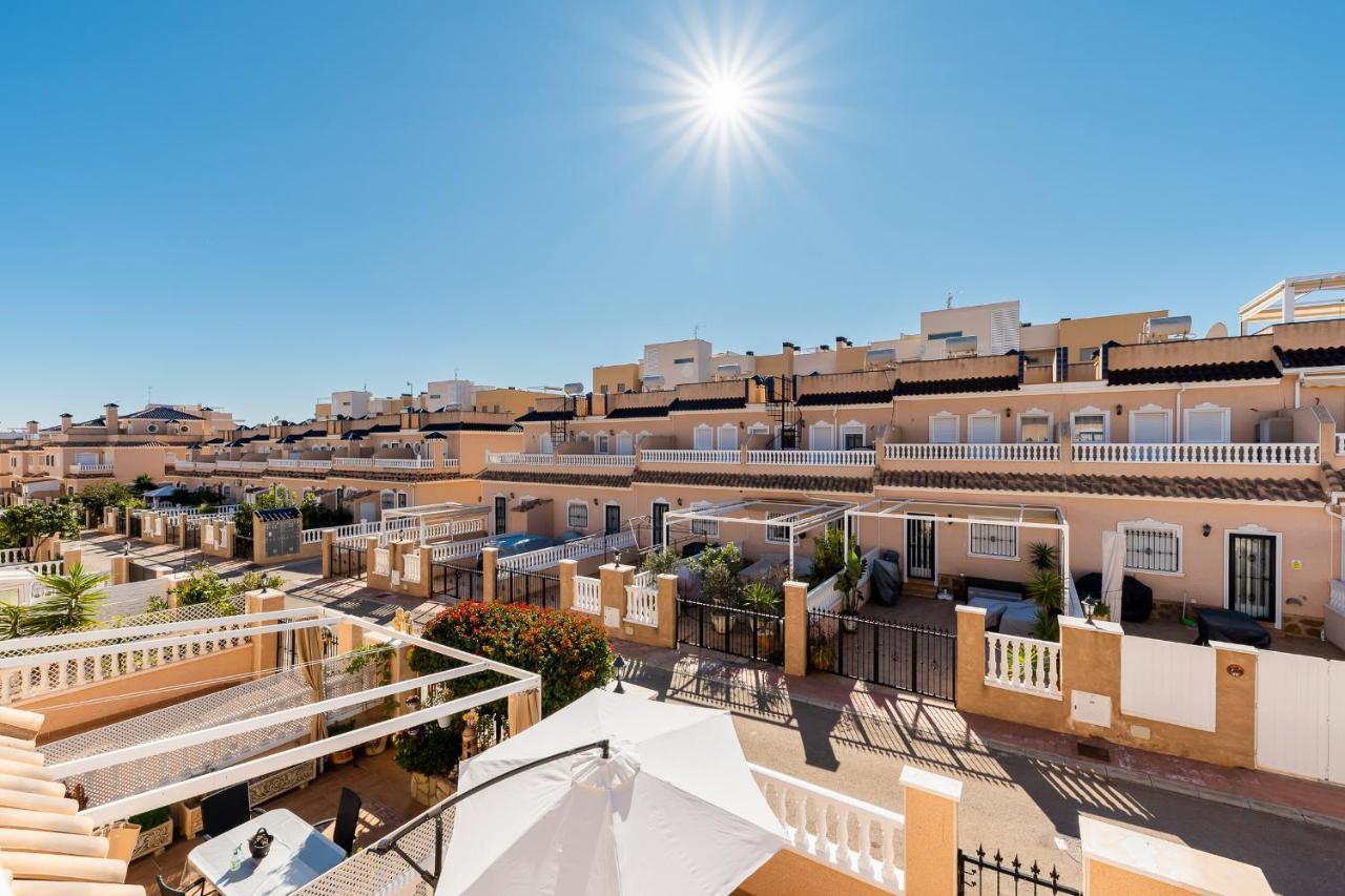 Bungalow La Zenia Cerca De La Playa Orihuela Dış mekan fotoğraf